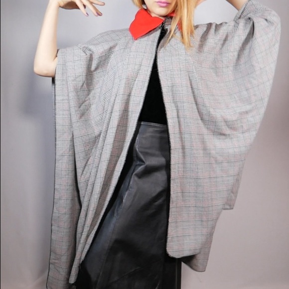 Linda Dano Cape Circa 1990s - Picture 9 of 11